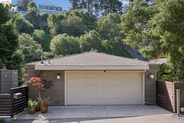 $1,095,000 | 2929 Holyrood Drive, Oakland, CA 94611