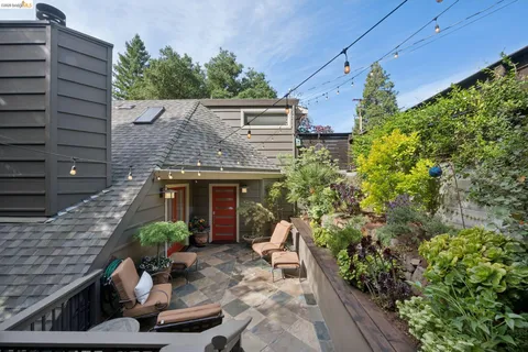 $1,095,000 | 2929 Holyrood Drive, Oakland, CA 94611