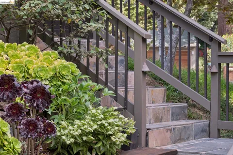 $1,095,000 | 2929 Holyrood Drive, Oakland, CA 94611