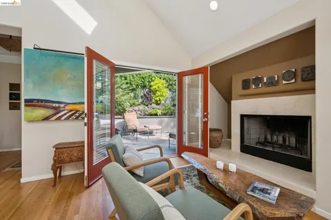 $1,095,000 | 2929 Holyrood Drive, Oakland, CA 94611