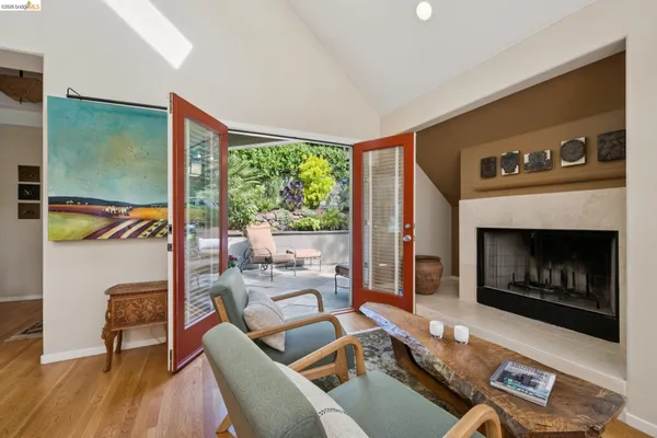 $1,095,000 | 2929 Holyrood Drive, Oakland, CA 94611