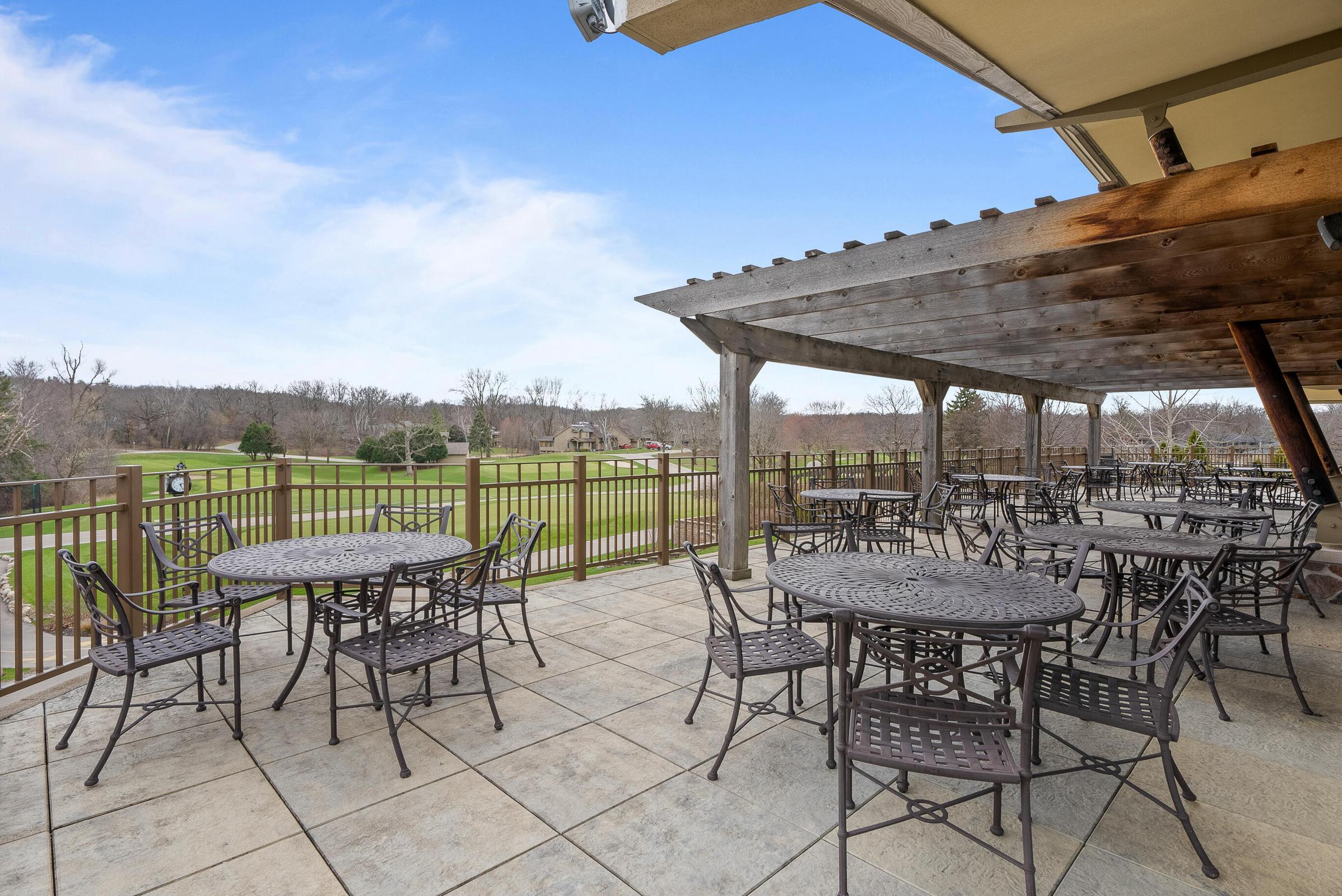 404 Deerpath West, Unit F Fontana, WI 53125 - Photo 18 of 25 20250409022704214259000000-o