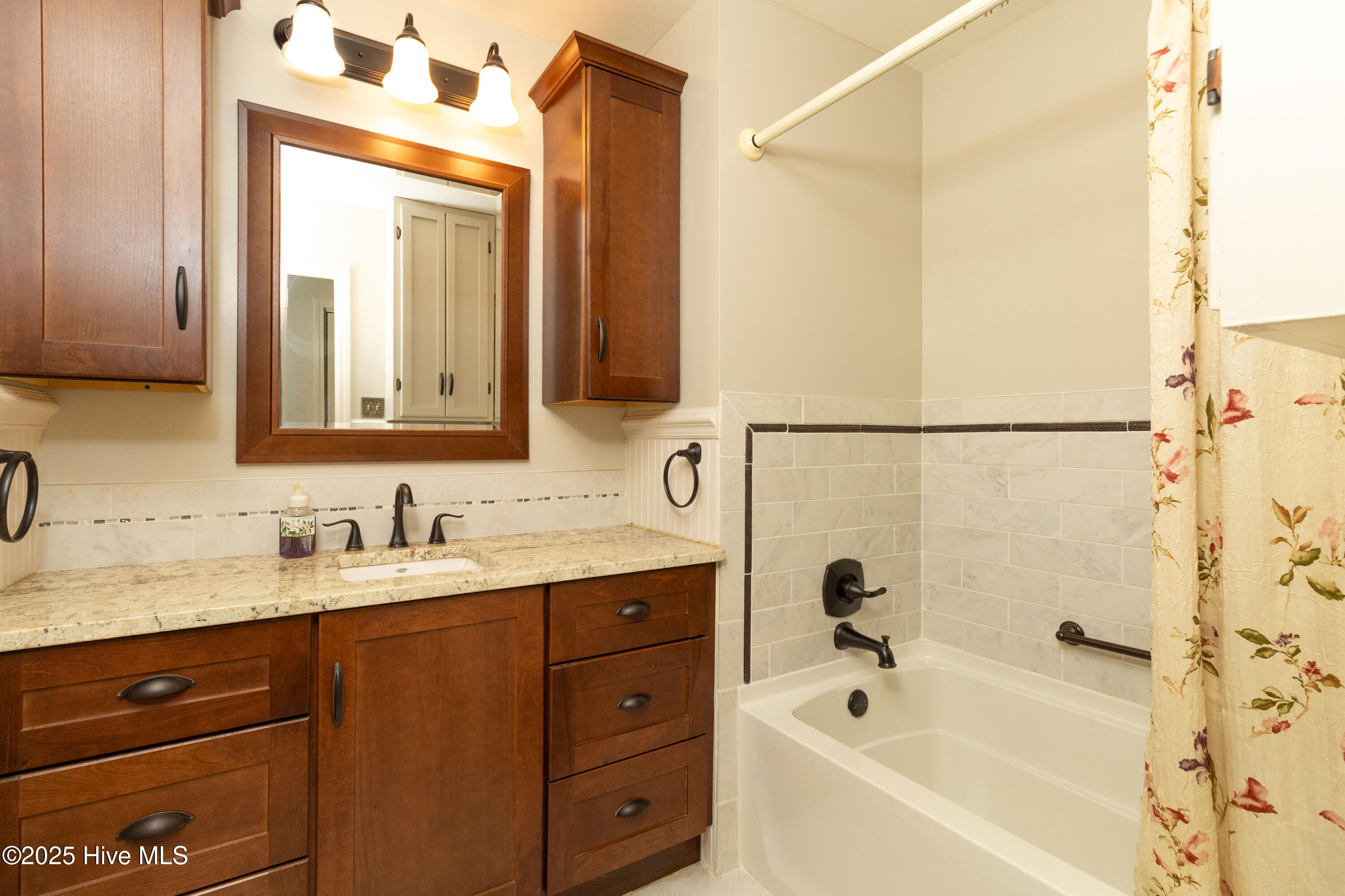 503 Henry Street Windsor, NC 27983 - Photo 23 of 37 Guest Bath