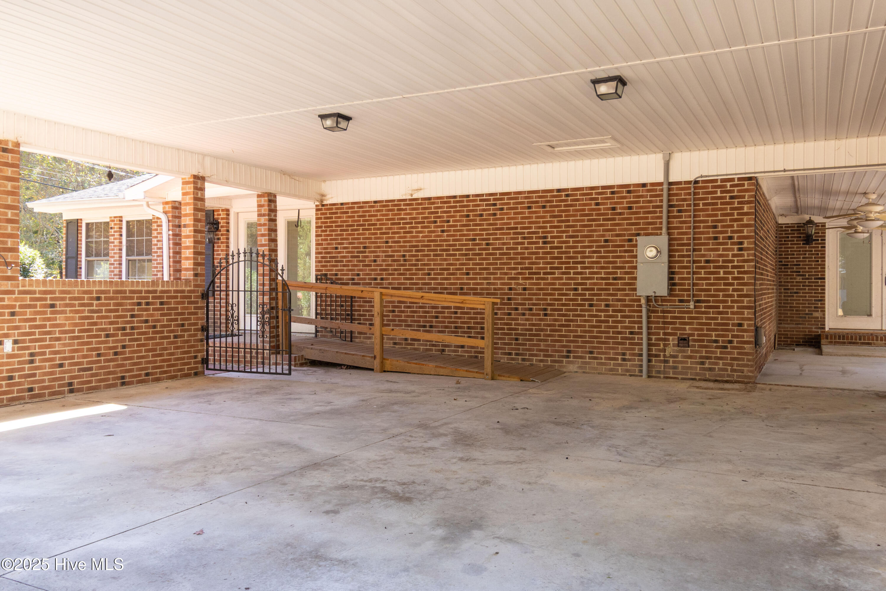 503 Henry Street Windsor, NC 27983 - Photo 5 of 37 Carport