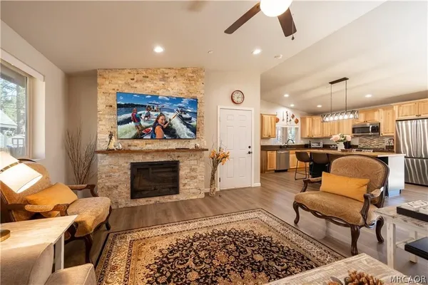 $599,900 | 905 West Aeroplane Boulevard, Big Bear City, CA 92314