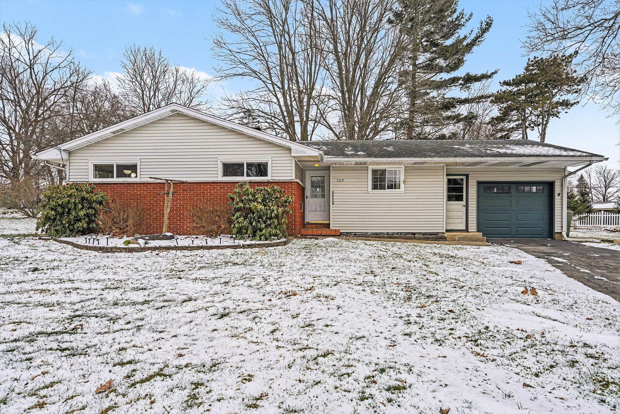 529 Hill Rd Court Marshall, MI 49068 - Photo 4 of 22 003_file_1845