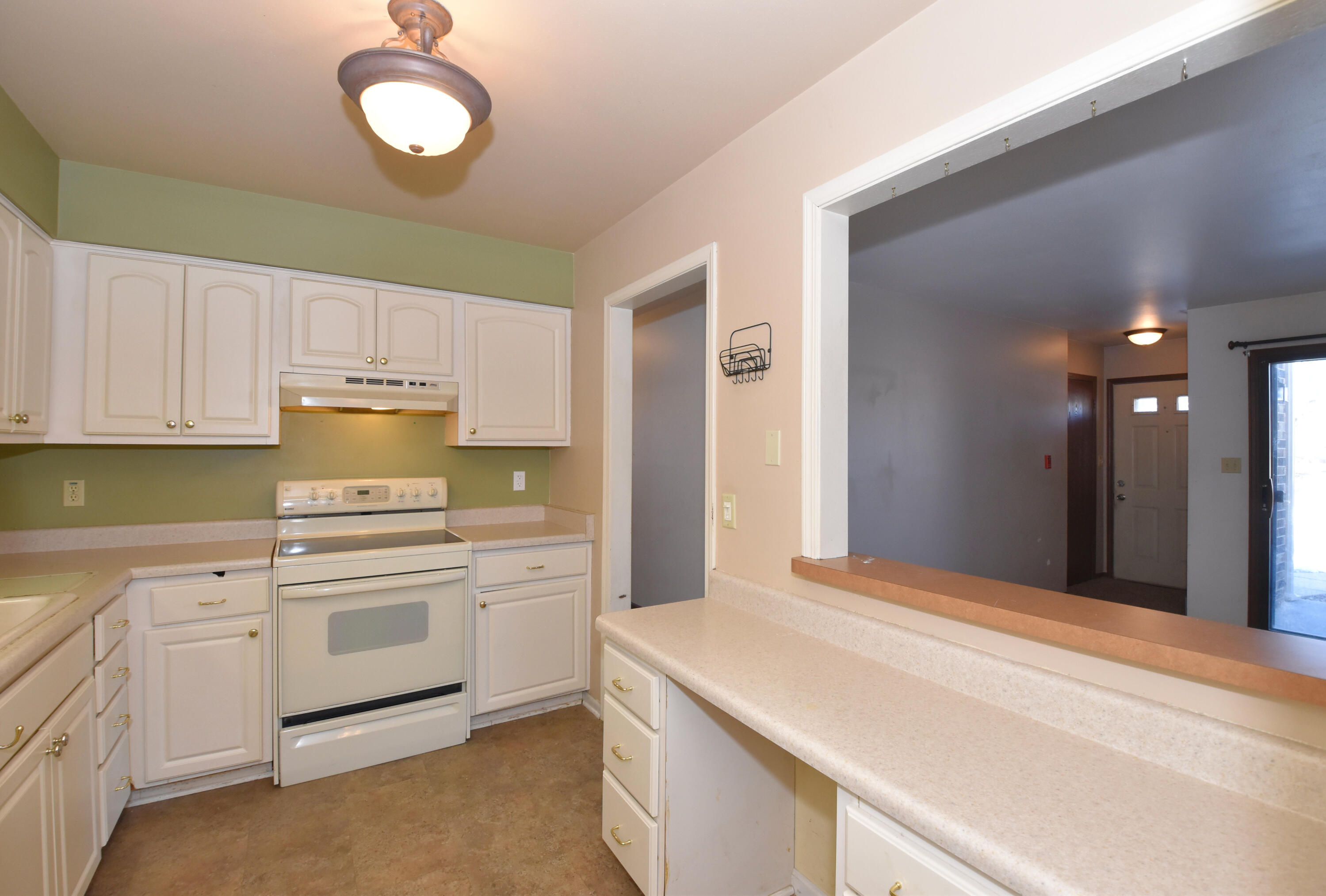 6840 Mariner Drive, Unit 103 Mount Pleasant, WI 53406 - Photo 10 of 33 Kitchen