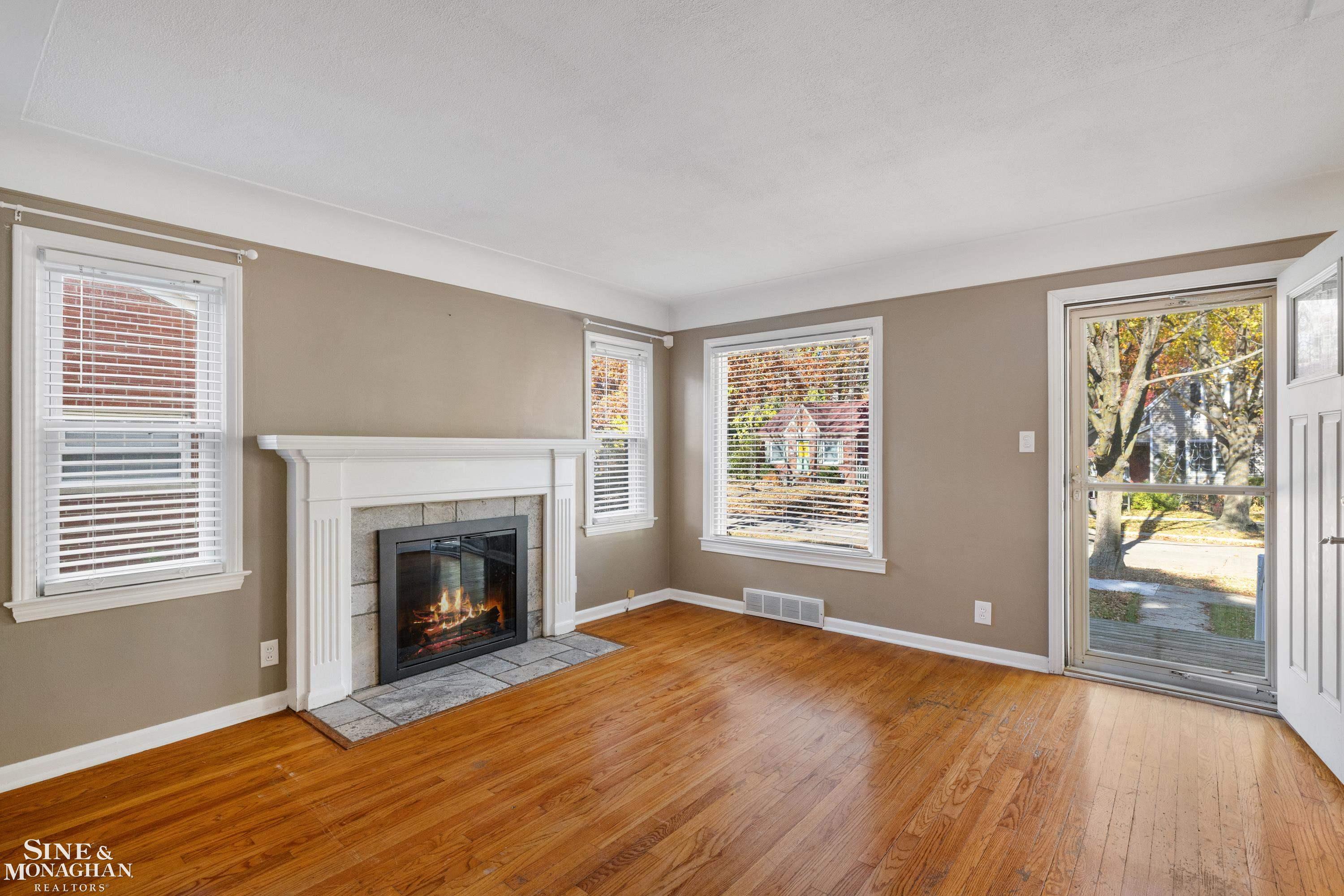 2073 Hampton Road Grosse Pointe Woods, MI 48236 - Photo 7 of 39