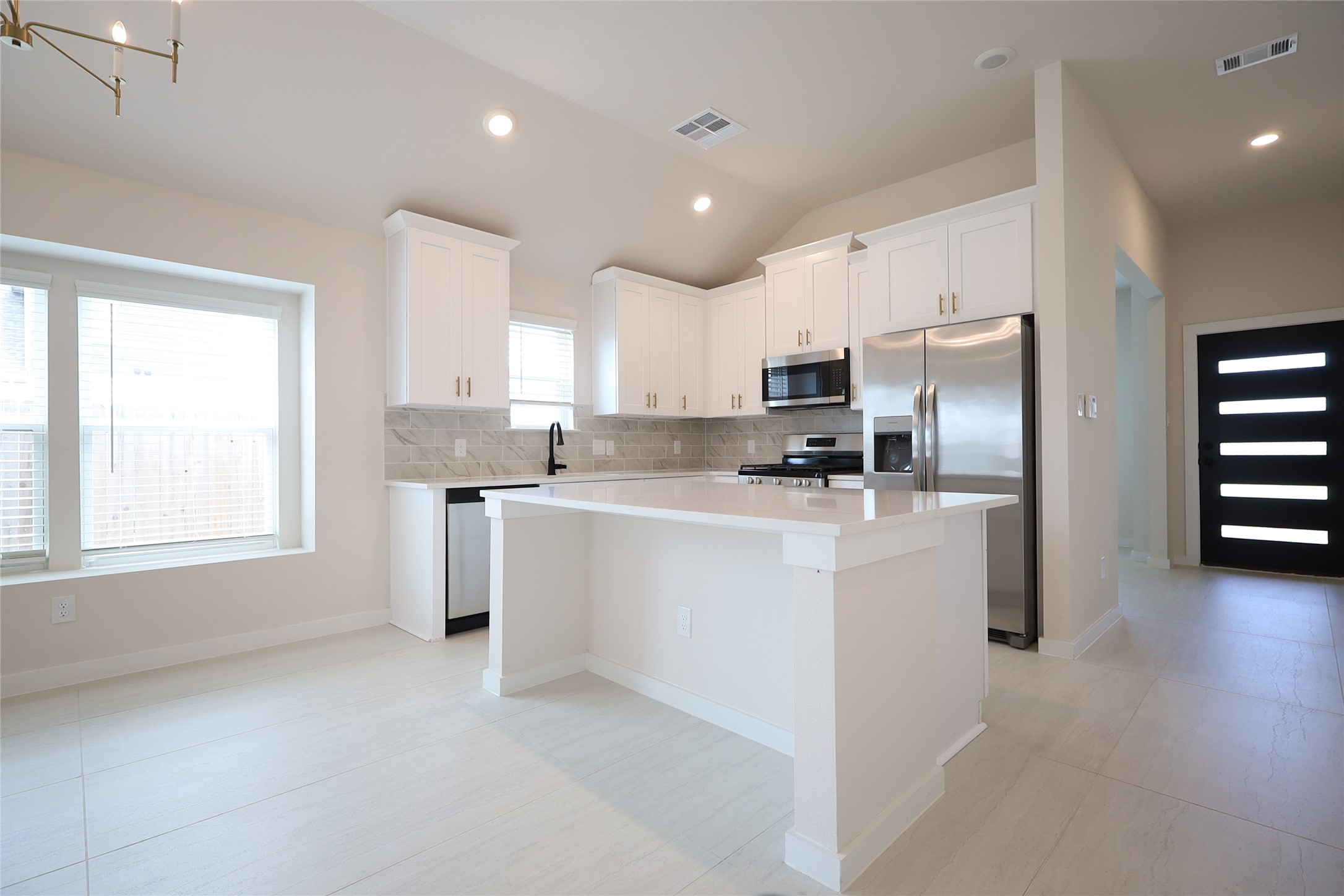13215 Glacier Vw Lane Rosharon, TX 77583 - Photo 5 of 17 Kitchen with many builder upgrades. Gas cooktop range, ample cabinetry and soft closing cabinets plus drawers.