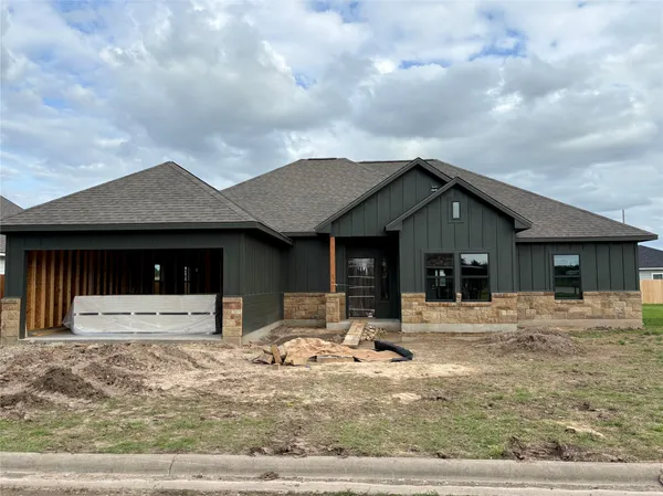 $415,000 | 330 Cactus Street, Giddings, TX 78942