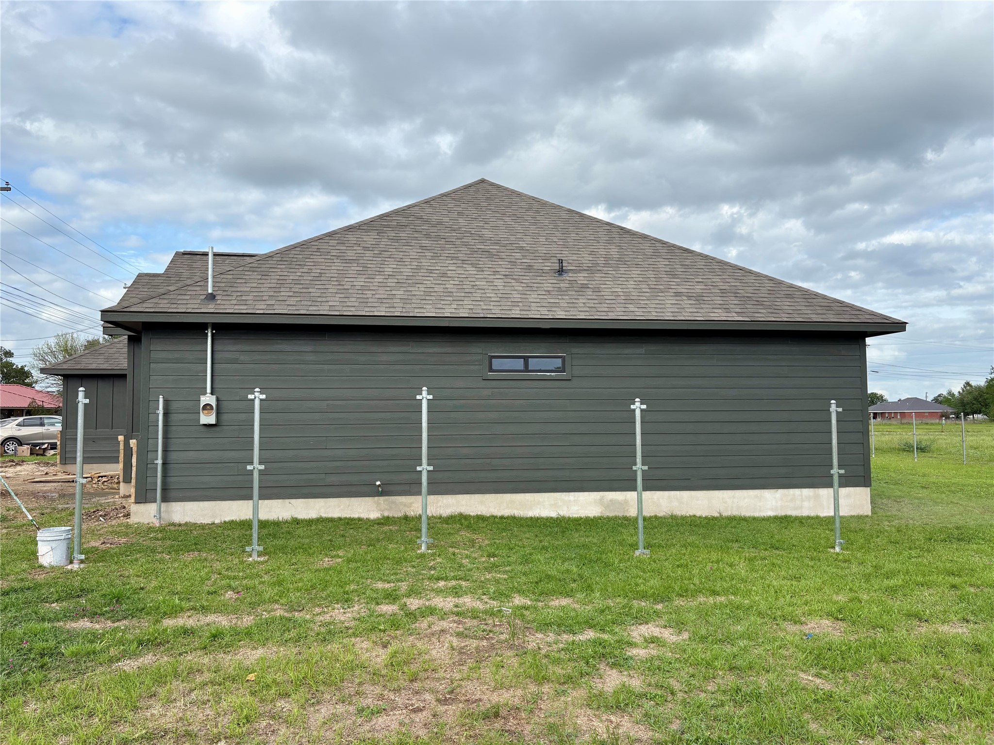 330 Cactus Street Giddings, TX 78942 - Photo 3 of 7 a backyard of a house