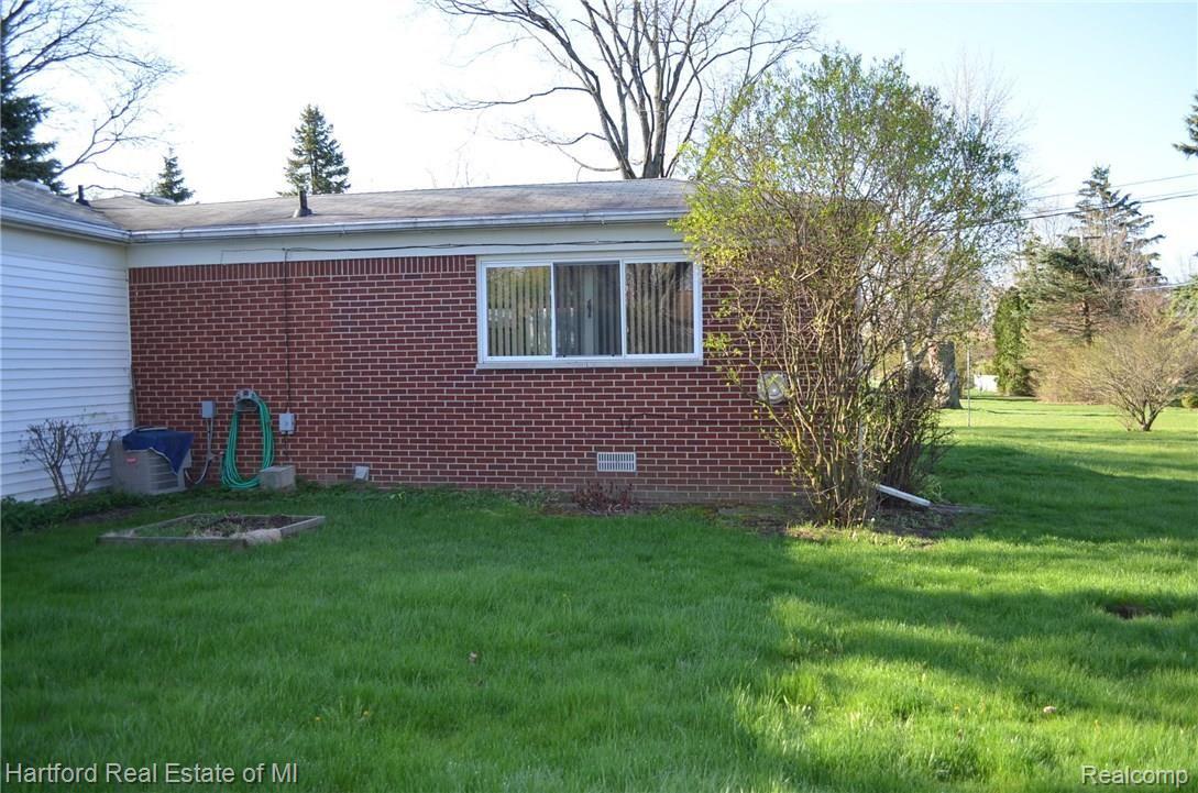 28385 Farmington Road Farmington, MI 48334 - Photo 12 of 15 DSC_0511.JPG