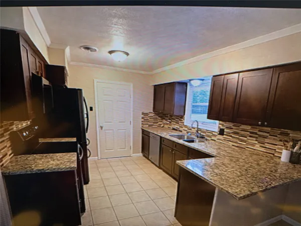 $2,100 | 2206 Palomar Street, Baytown, TX 77520