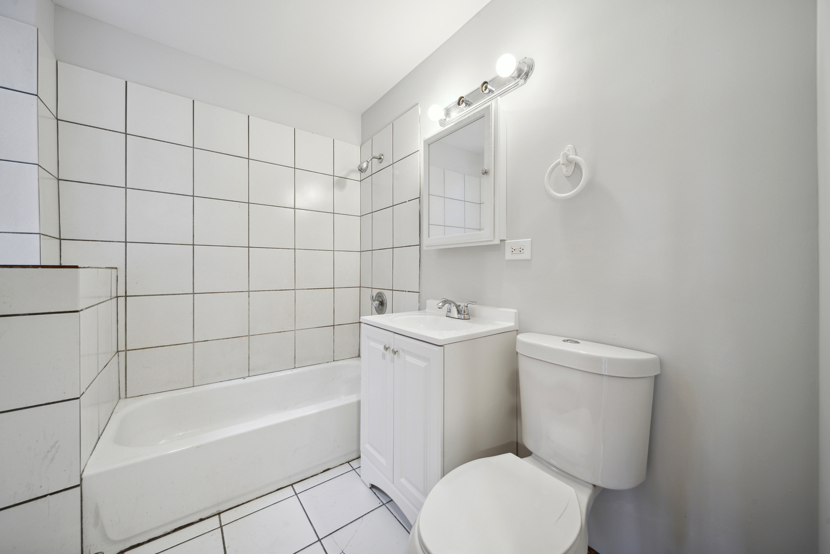 1453 South Springfield Avenue Chicago, IL 60623 - Photo 11 of 13 a bathroom with a toilet and bathtub