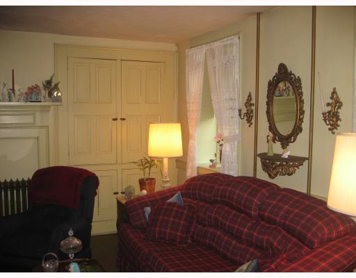 628 North Crabapple Road Perryopolis, PA 15473 - Photo 8 of 16 Living Room.