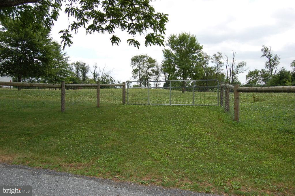 320 Beagle Road Lebanon, PA 17046 - Photo 3 of 18 Gallery Image 3