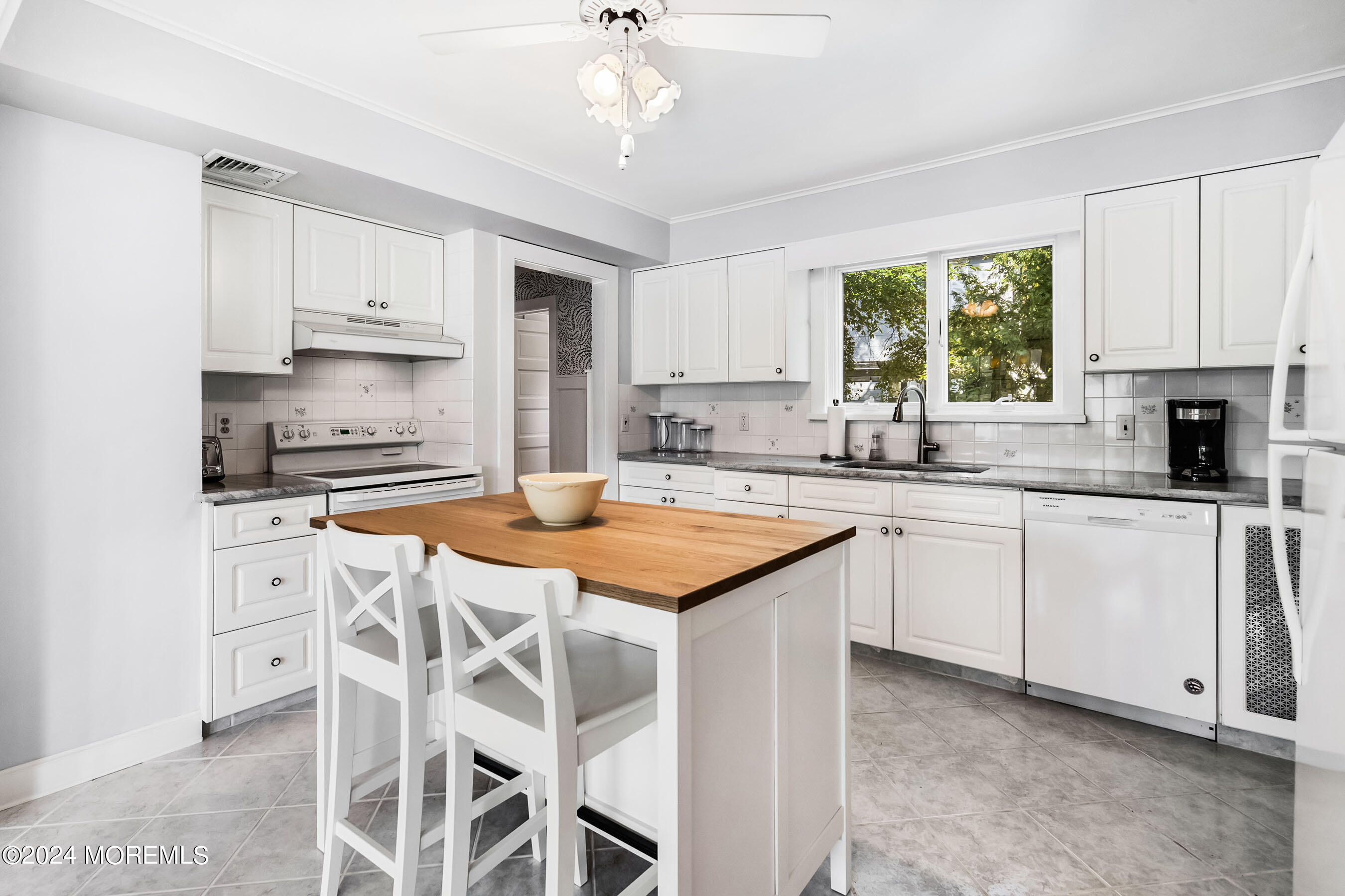 604 Rankin Road Brielle, NJ 08730 - Photo 18 of 38 18-Int13 Kitchen1
