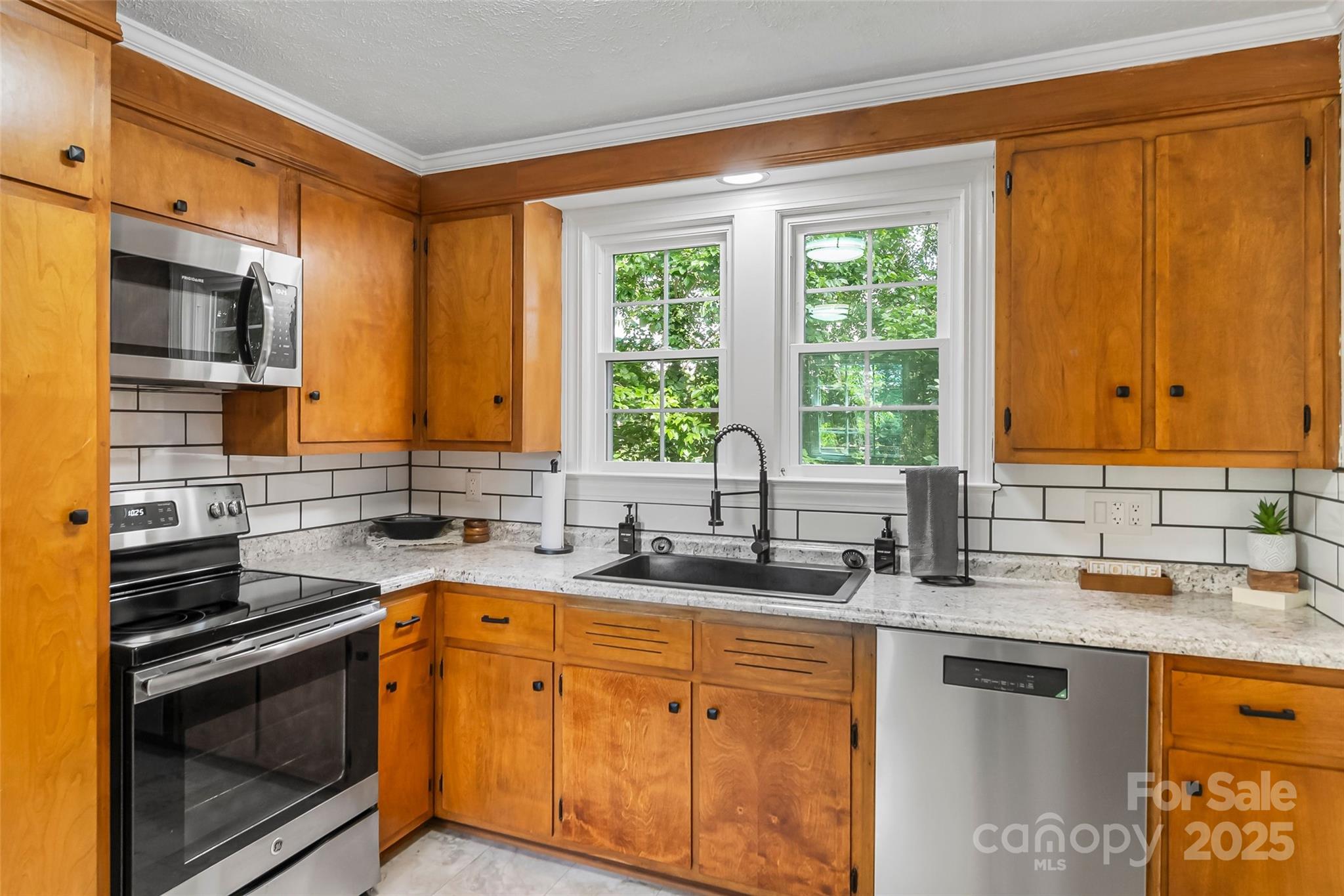 302 White Street Morganton, NC 28655 - Photo 8 of 35