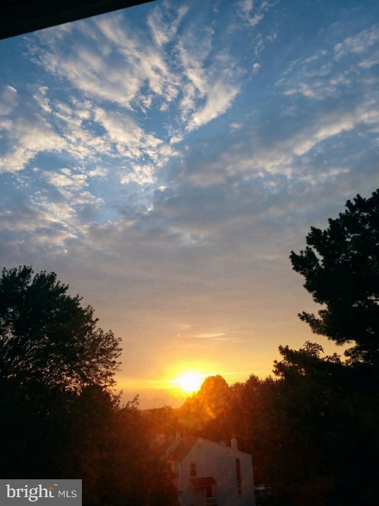 1709 Whisperhill Drive Reston, VA 20194 - Photo 2 of 41 Heart Warming Sunsets