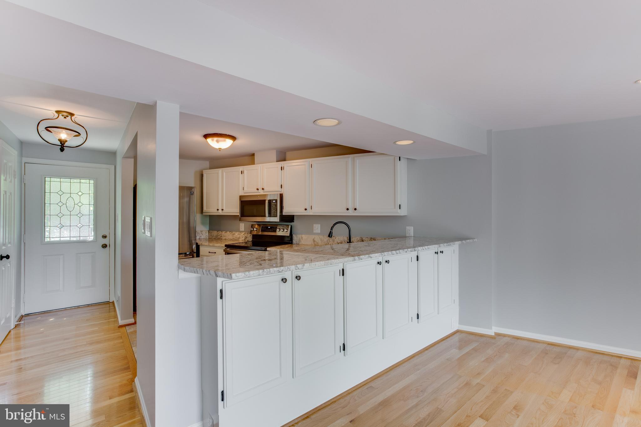 1709 Whisperhill Drive Reston, VA 20194 - Photo 6 of 41 Granite breakfast bar and neutral tones throughout