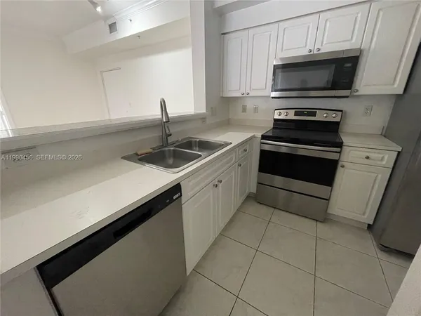 $3,400 | 6851 Southwest 44th Street, Unit 210, Miami, FL 33155