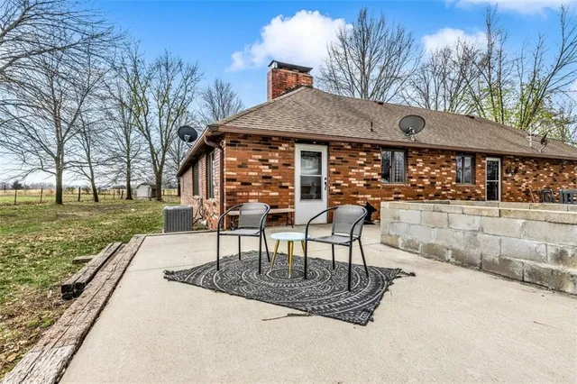 $830,000 | 14589 Northeast County Road 2763, Adrian, MO 64720