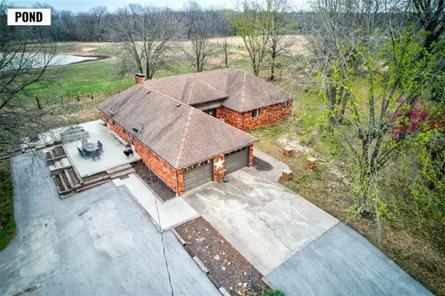 $830,000 | 14589 Northeast County Road 2763, Adrian, MO 64720