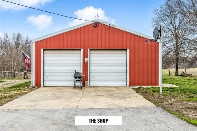 $830,000 | 14589 Northeast County Road 2763, Adrian, MO 64720