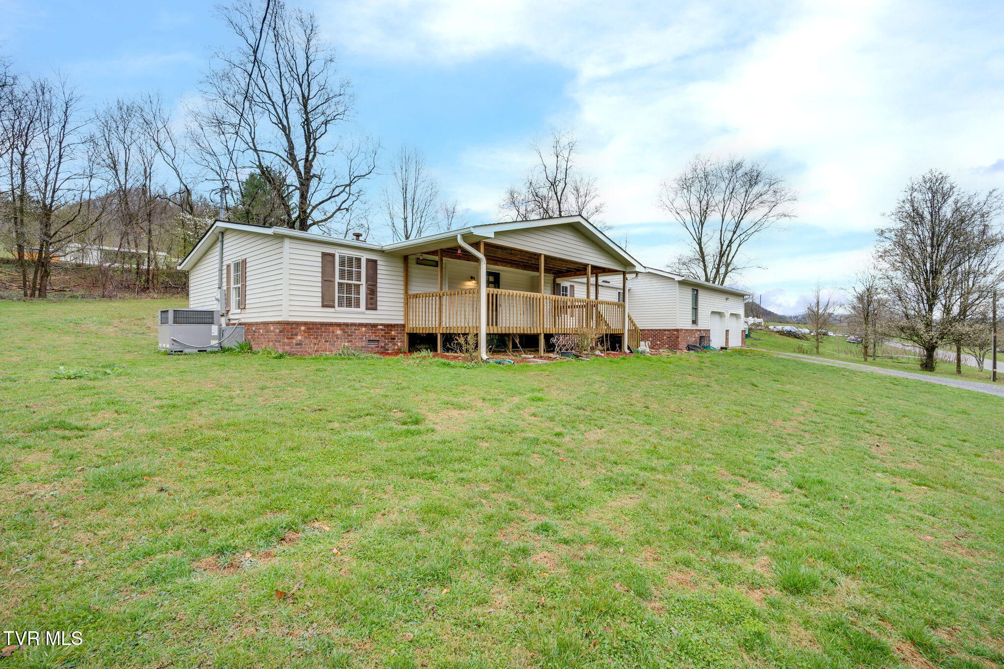 11084 Stanley Valley Road Gate City, VA 24251 - Photo 1 of 46 002