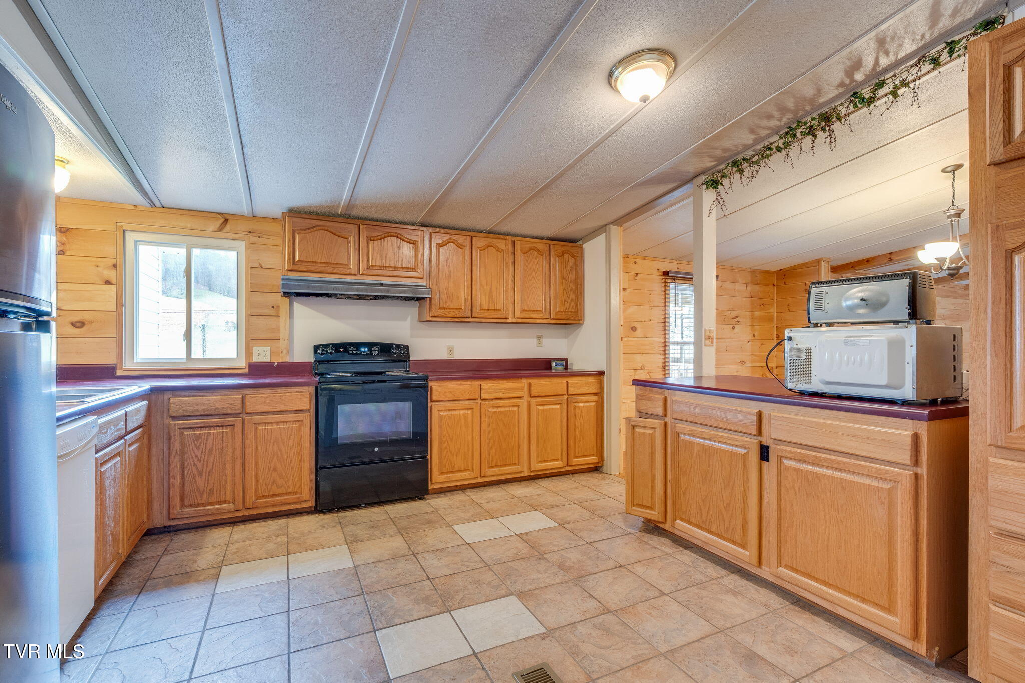 11084 Stanley Valley Road Gate City, VA 24251 - Photo 15 of 46 016