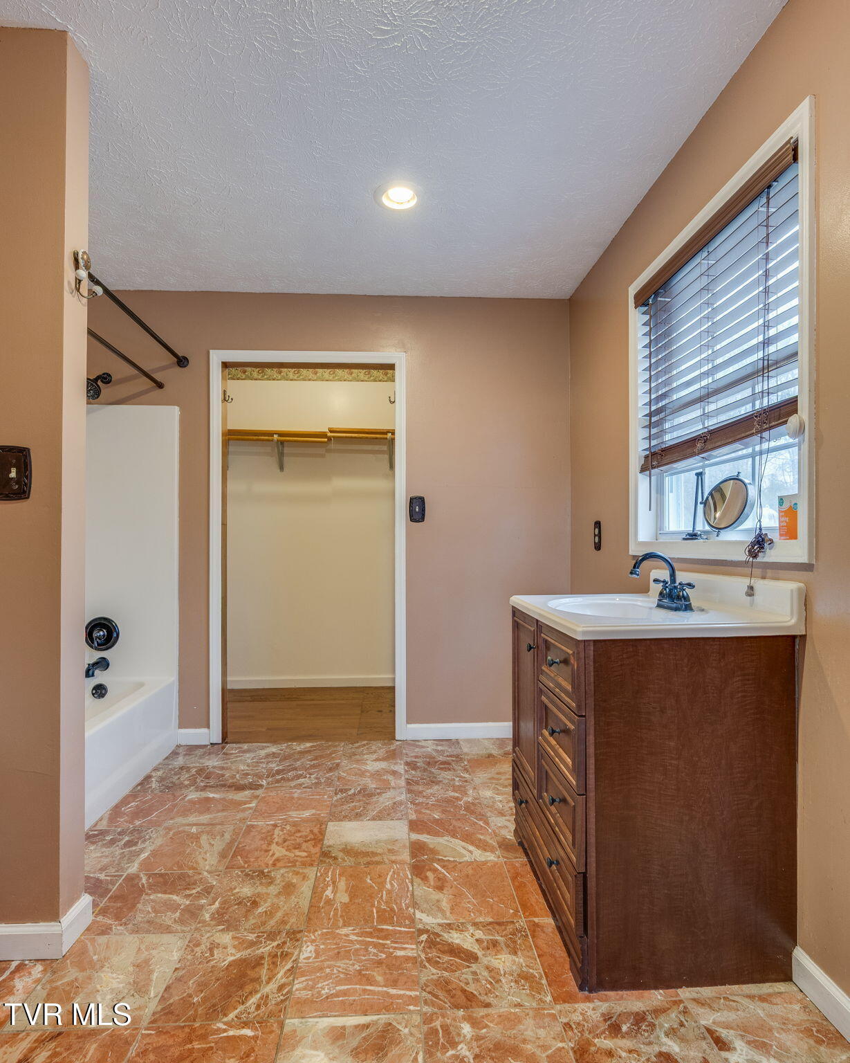 11084 Stanley Valley Road Gate City, VA 24251 - Photo 23 of 46 024