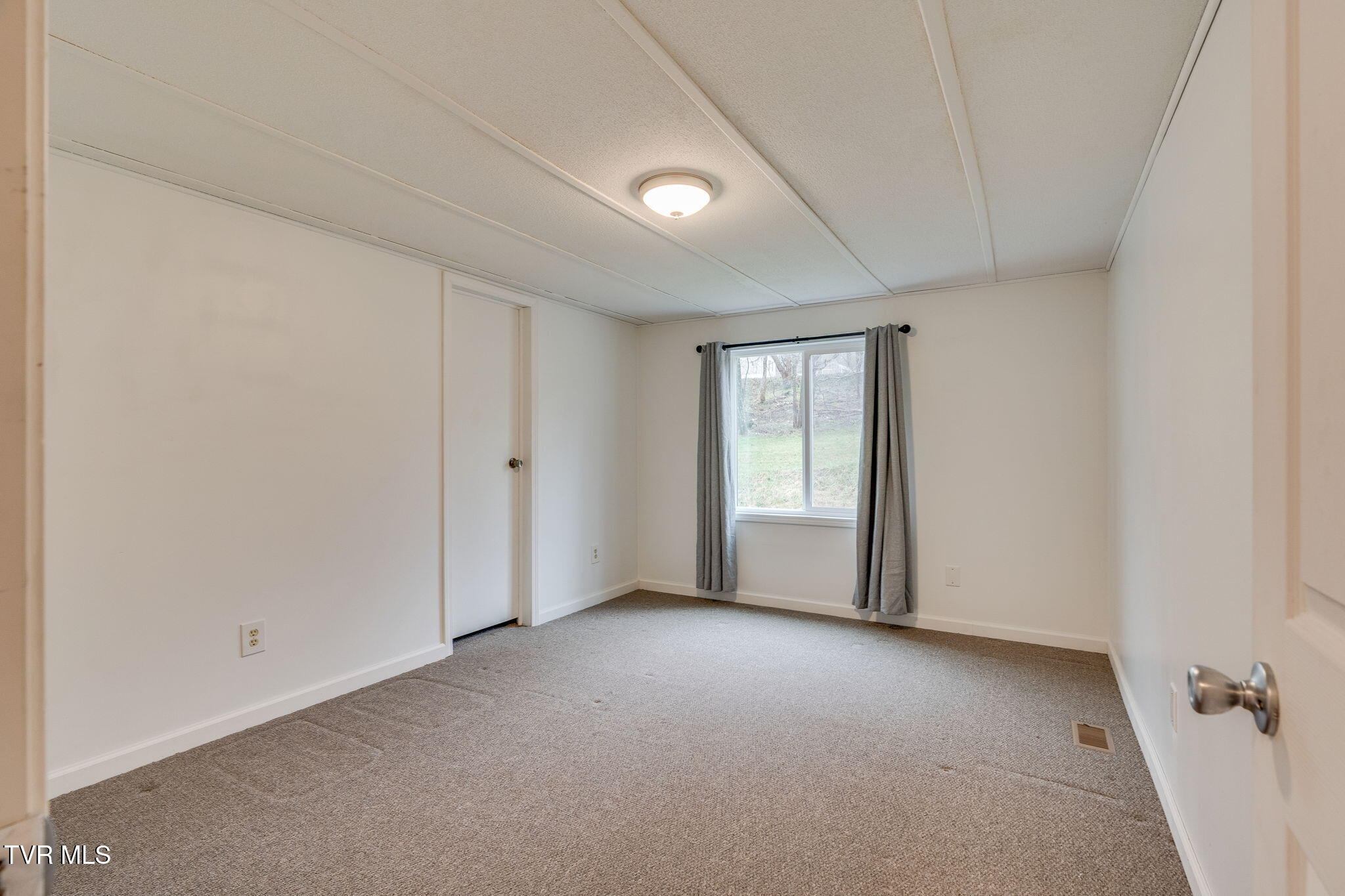 11084 Stanley Valley Road Gate City, VA 24251 - Photo 27 of 46 028