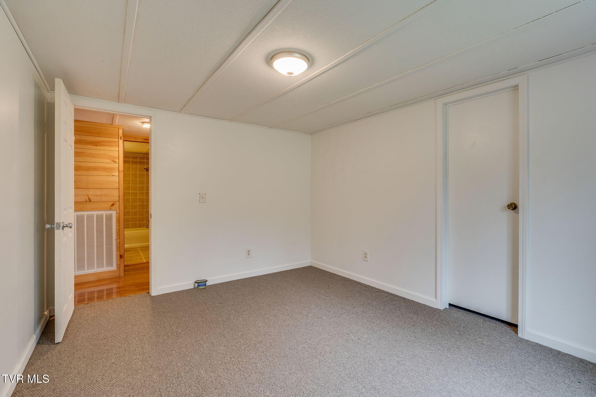 11084 Stanley Valley Road Gate City, VA 24251 - Photo 28 of 46 029