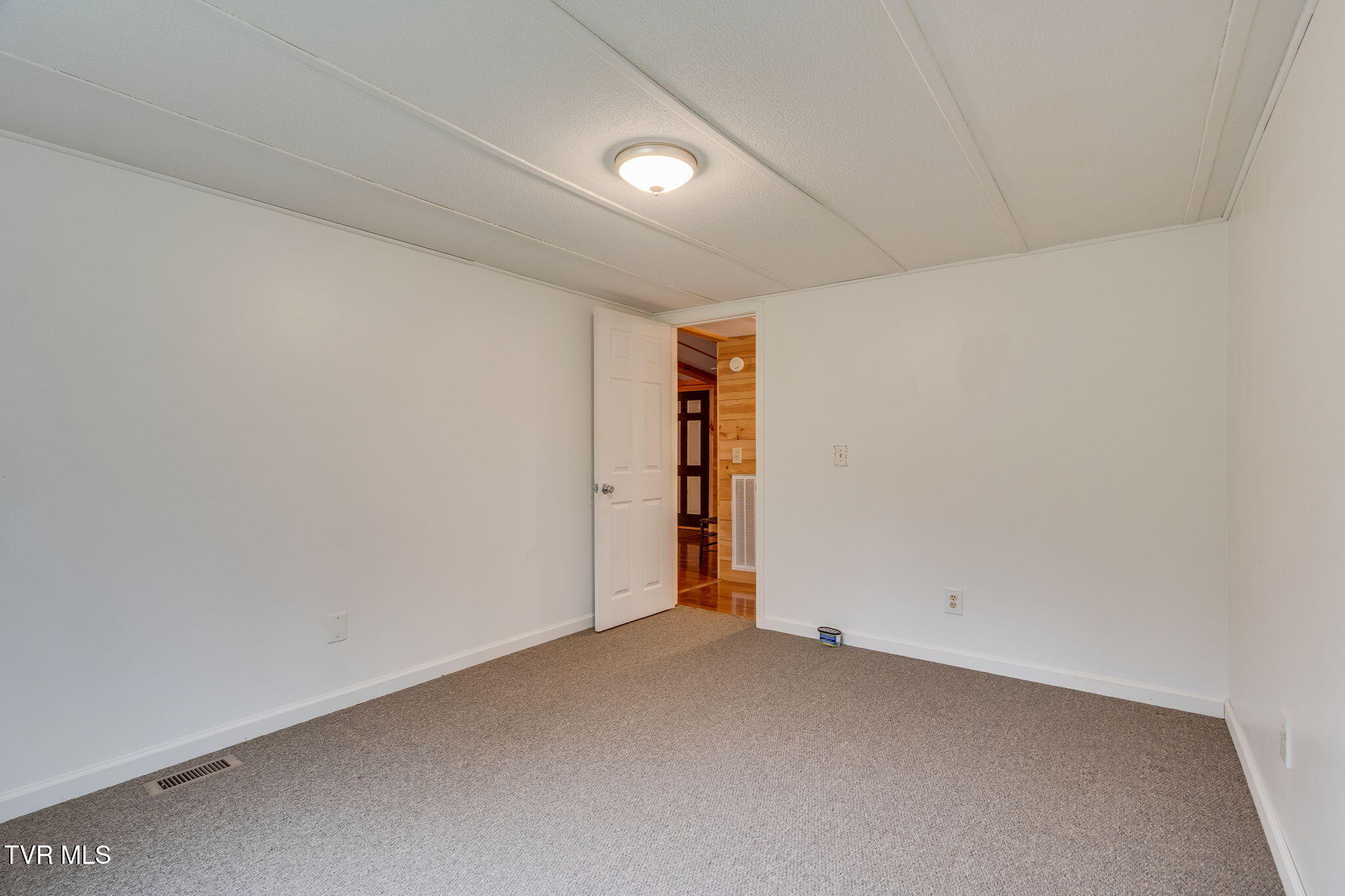 11084 Stanley Valley Road Gate City, VA 24251 - Photo 29 of 46 030