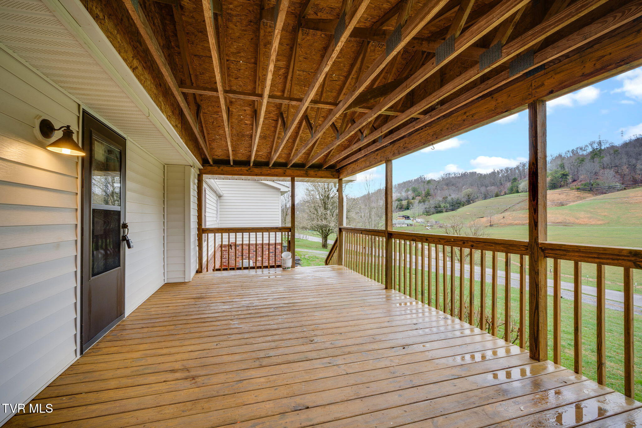 11084 Stanley Valley Road Gate City, VA 24251 - Photo 4 of 46 005