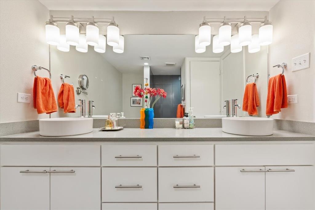 1617 Rambler Drive Waco, TX 76710 - Photo 23 of 36 Bathroom featuring double vanity