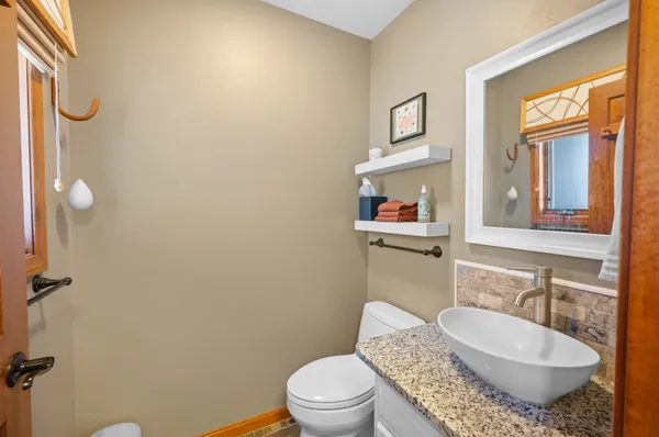 $899,900 | 17 Madison Avenue, Kingston, NH 03848