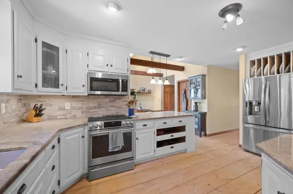 $899,900 | 17 Madison Avenue, Kingston, NH 03848