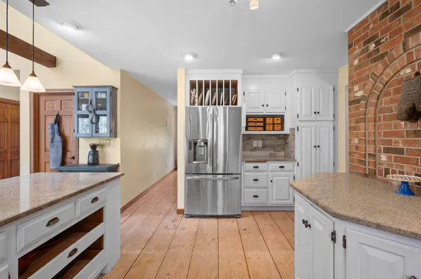 $899,900 | 17 Madison Avenue, Kingston, NH 03848