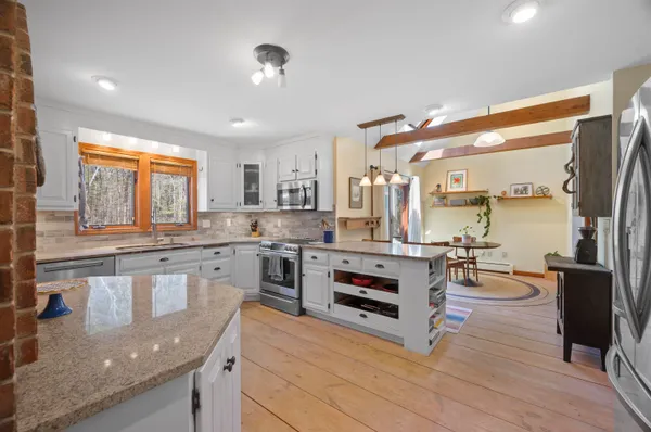 $899,900 | 17 Madison Avenue, Kingston, NH 03848