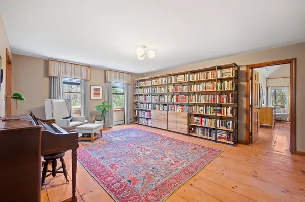 $899,900 | 17 Madison Avenue, Kingston, NH 03848