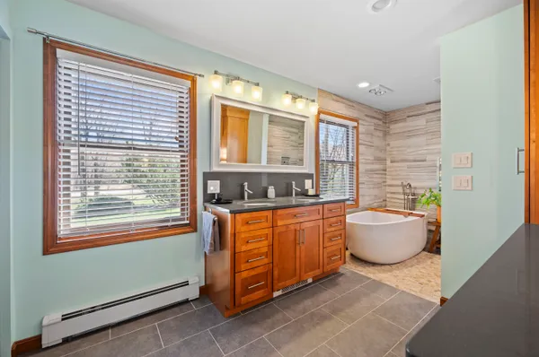 $899,900 | 17 Madison Avenue, Kingston, NH 03848