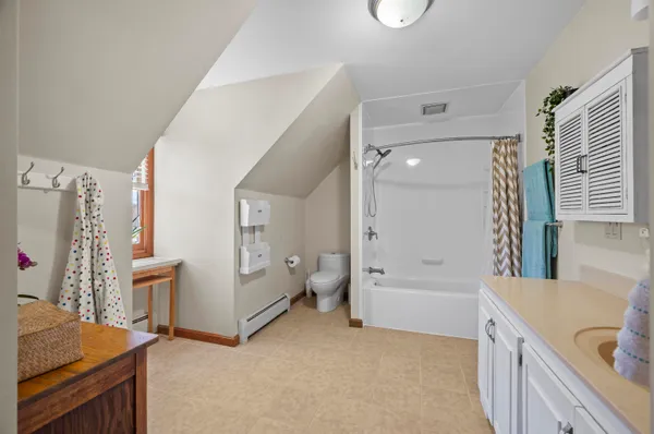 $899,900 | 17 Madison Avenue, Kingston, NH 03848