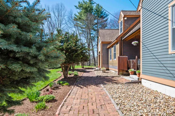 $899,900 | 17 Madison Avenue, Kingston, NH 03848