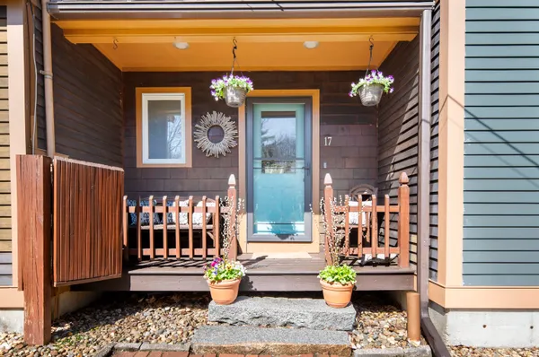 $899,900 | 17 Madison Avenue, Kingston, NH 03848