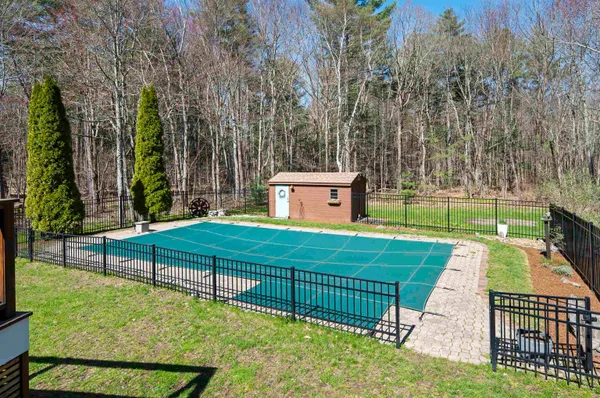 $899,900 | 17 Madison Avenue, Kingston, NH 03848