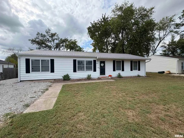 $139,000 | 805 North Reel Avenue, Salem, IL 62881