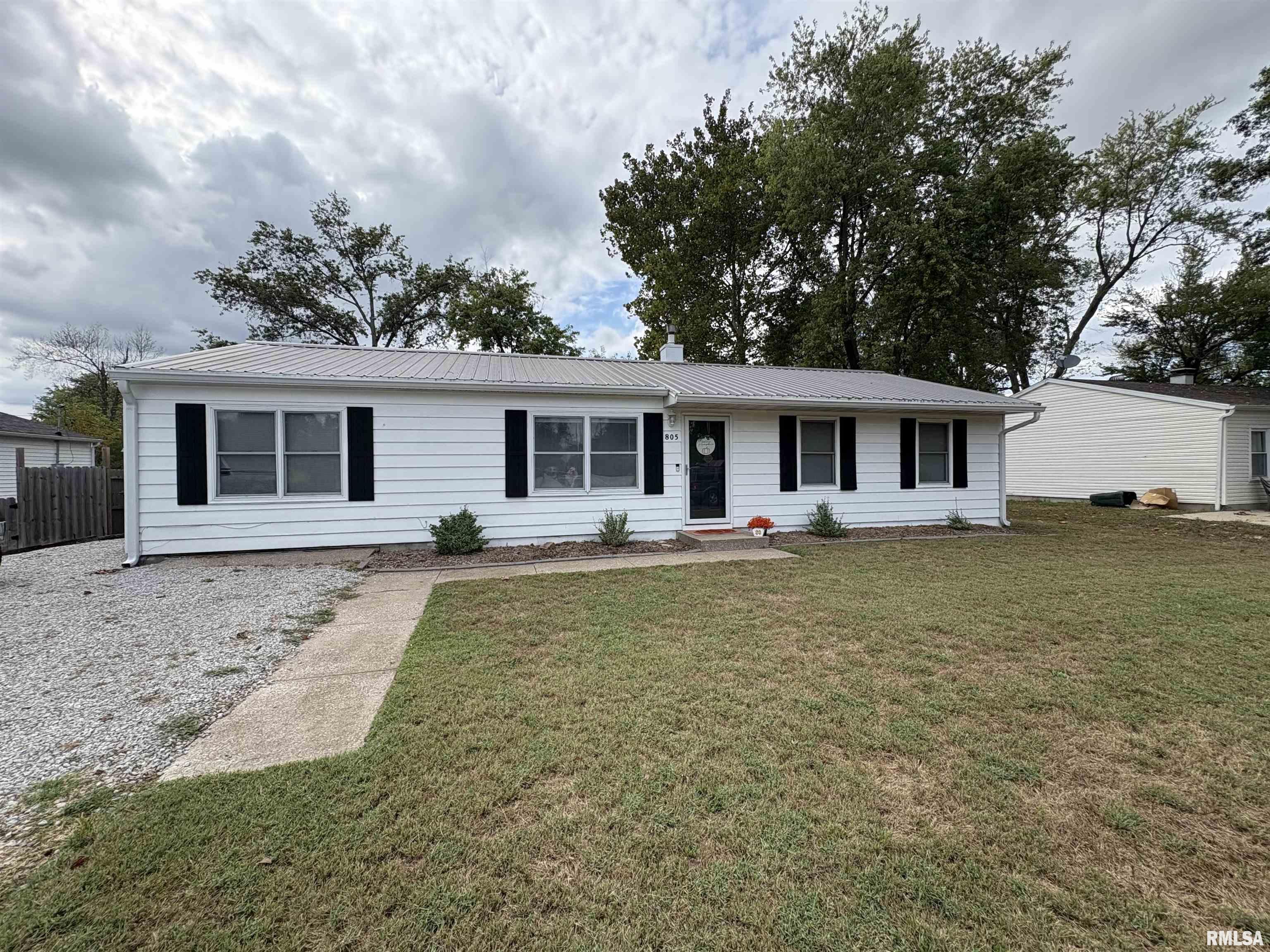 805 North Reel Avenue Salem, IL 62881 - Photo 2 of 15