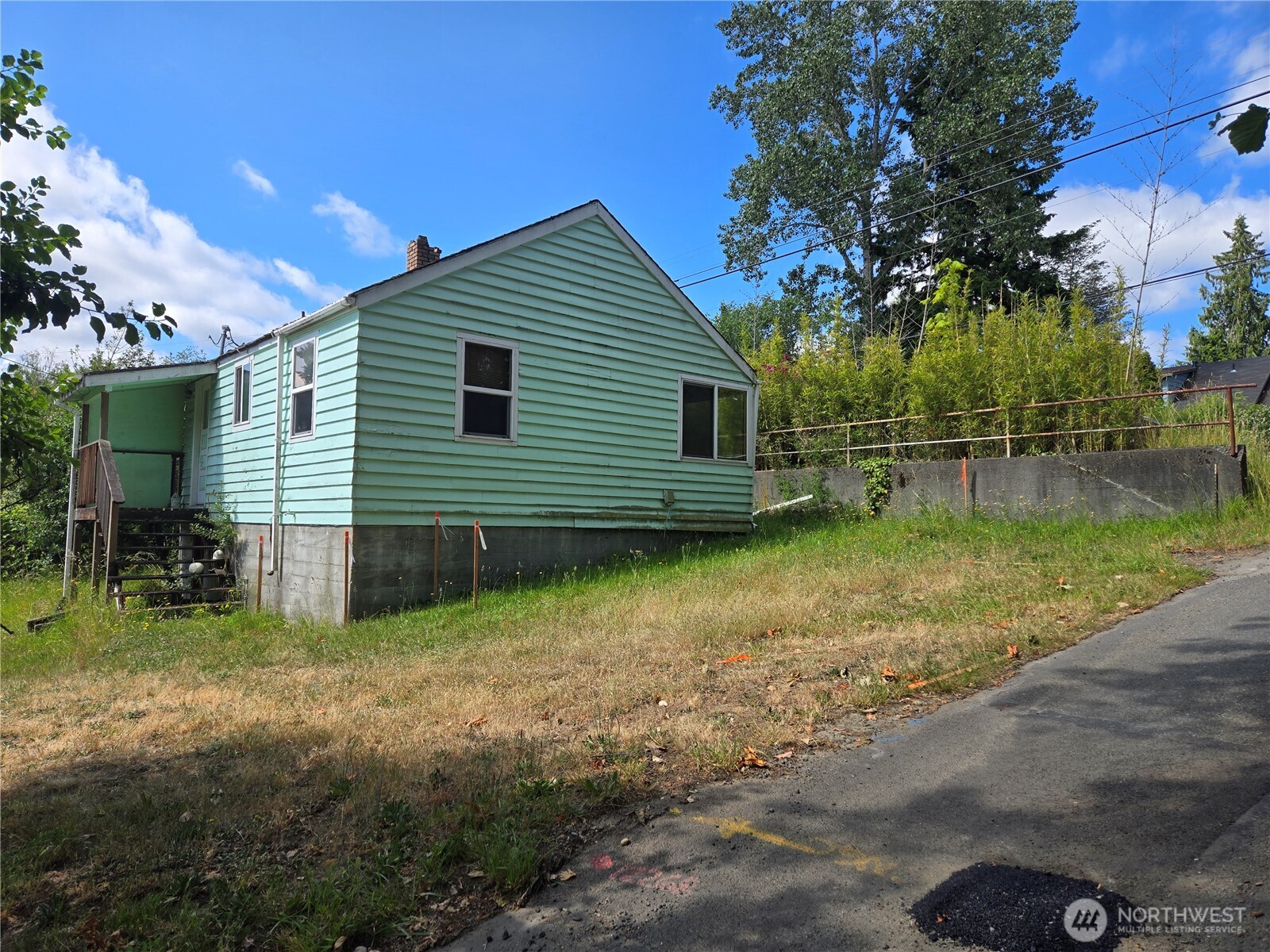 2572 Perry Avenue Bremerton, WA 98310 - Photo 2 of 9 Gallery Image 2