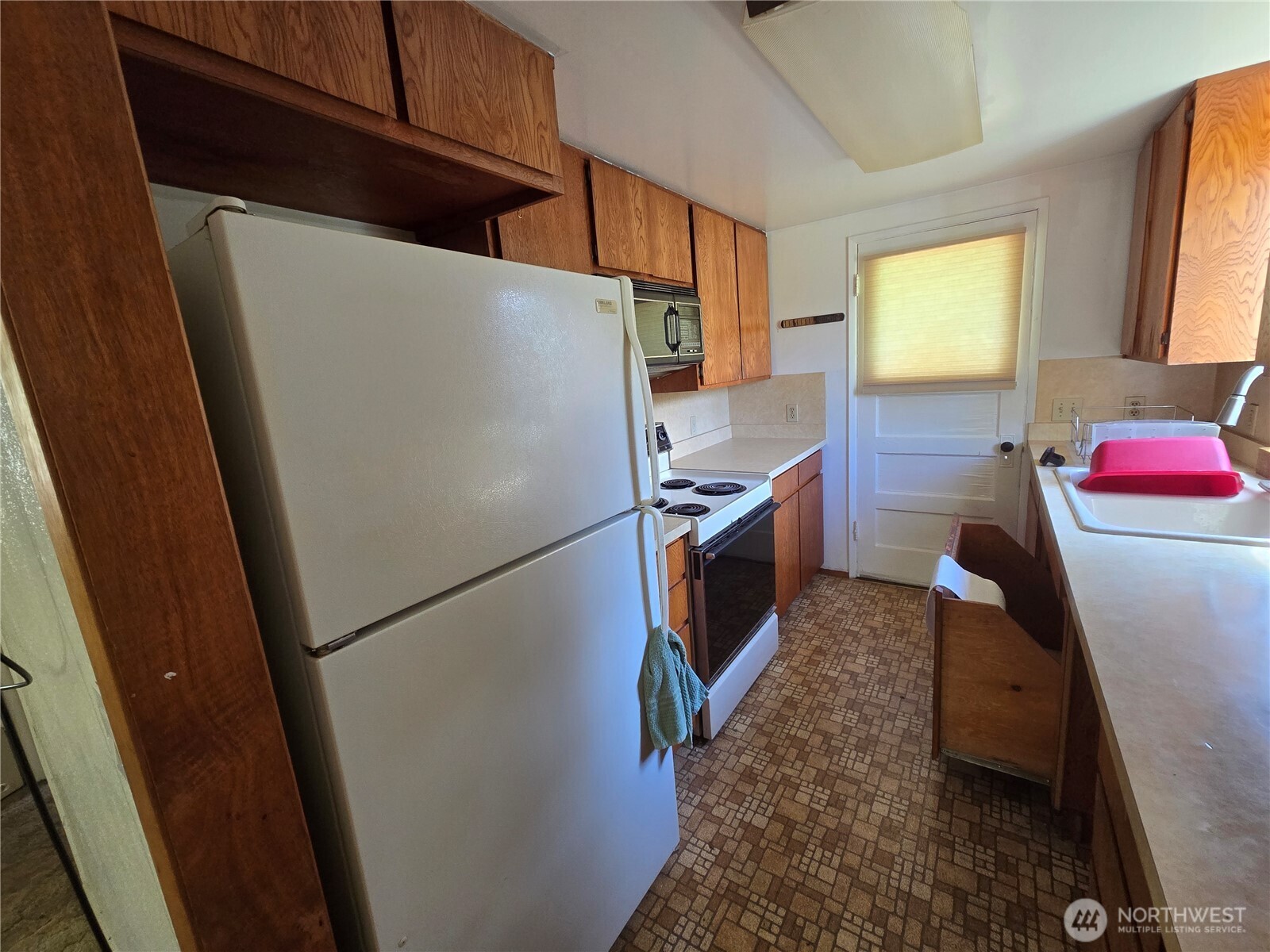 2572 Perry Avenue Bremerton, WA 98310 - Photo 6 of 9 Gallery Image 6